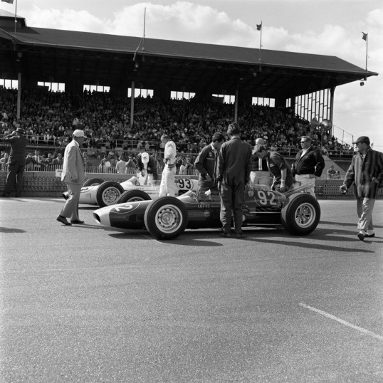 THF110899_JimClark-DanGurney-Trenton200_09-22-1963