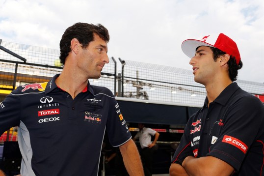 Marina Bay Circuit, Singapore. 19th September 2013. Mark Webber, Red Bull Racing, talks to Daniel Ricciardo, Toro Rosso. World Copyright: Steven Tee/LAT Photographic. ref: Digital Image _L0U0524